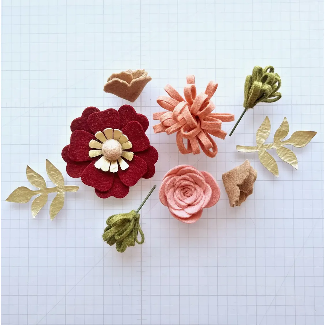 Heartgrooves Handmade ~ Mini Felt Flower Craft Kit - Crimson Blush