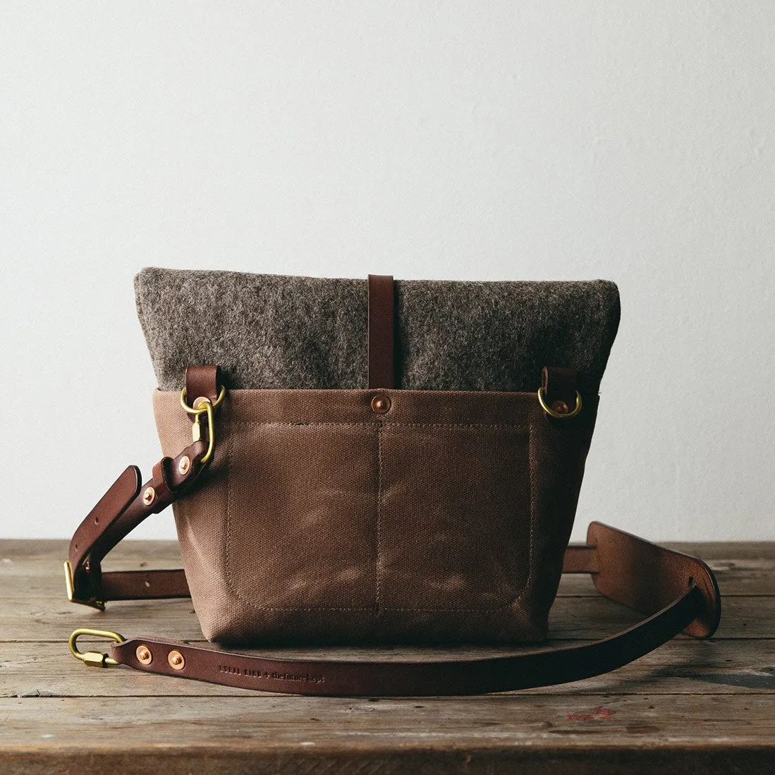 Roam Camera Bag Tobacco