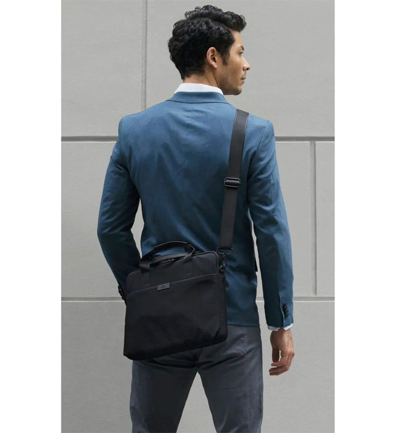 UNIQ Stockholm Protective Nylon Messenger Bag for MacBook and laptops Up to 16" - Abyss Blue